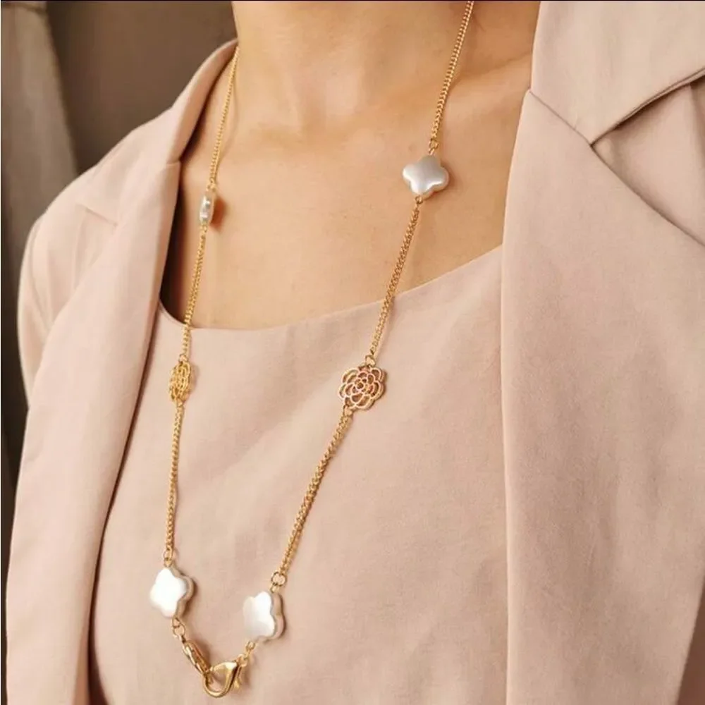 Elegant Gold Eyewear Chain with Floral Accents R307